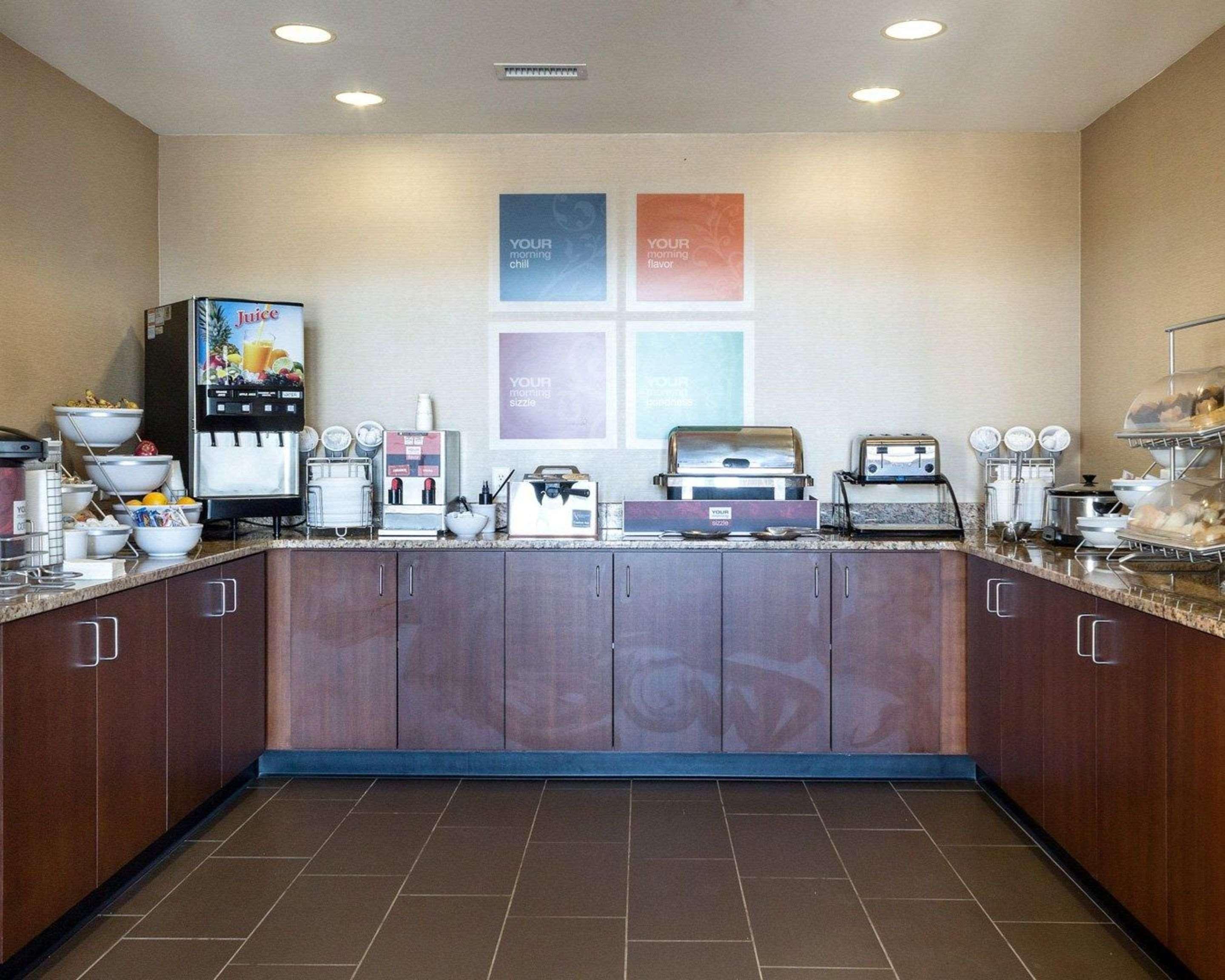 Comfort Inn & Suites Watford City Exterior photo