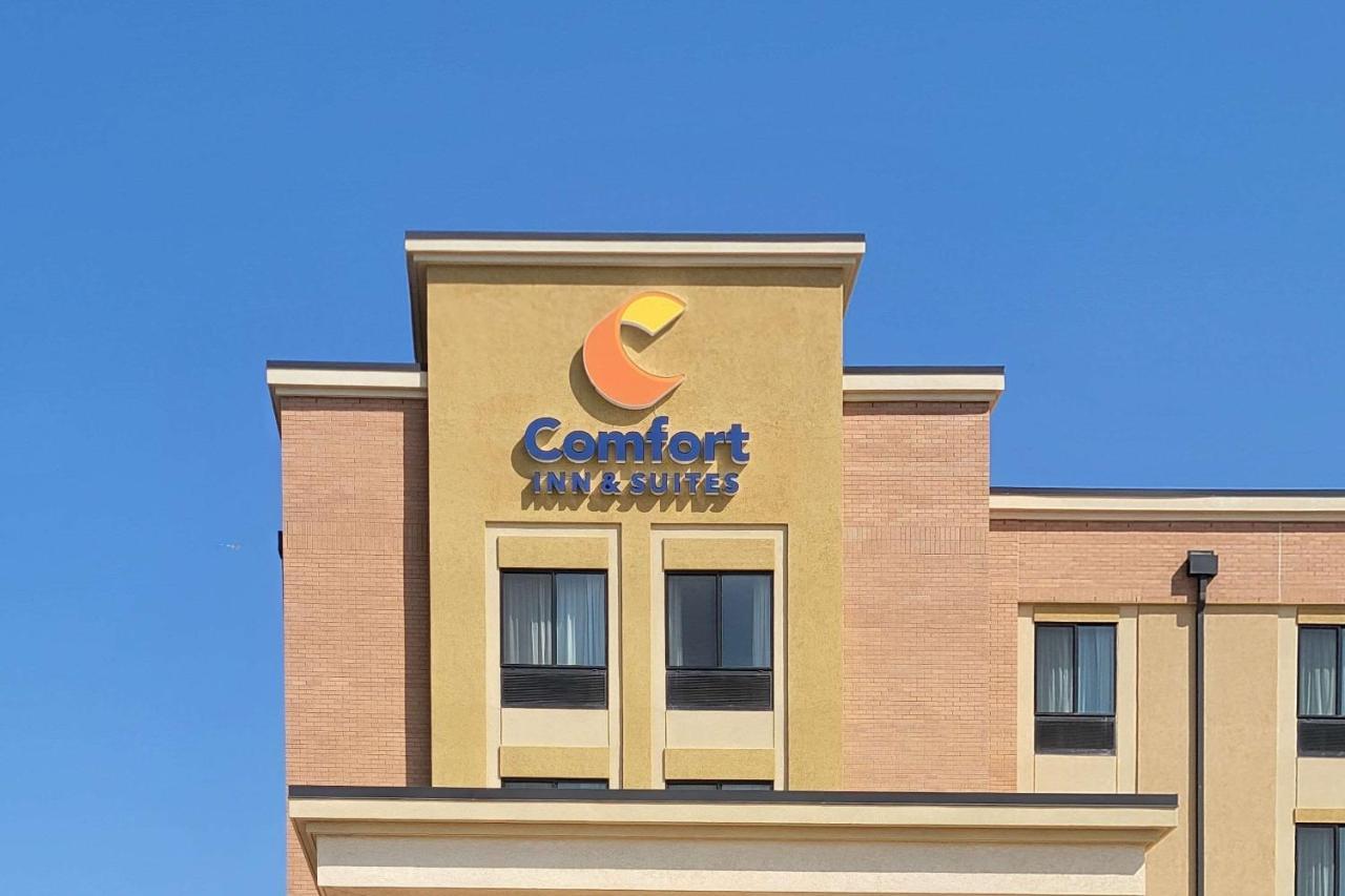Comfort Inn & Suites Watford City Exterior photo