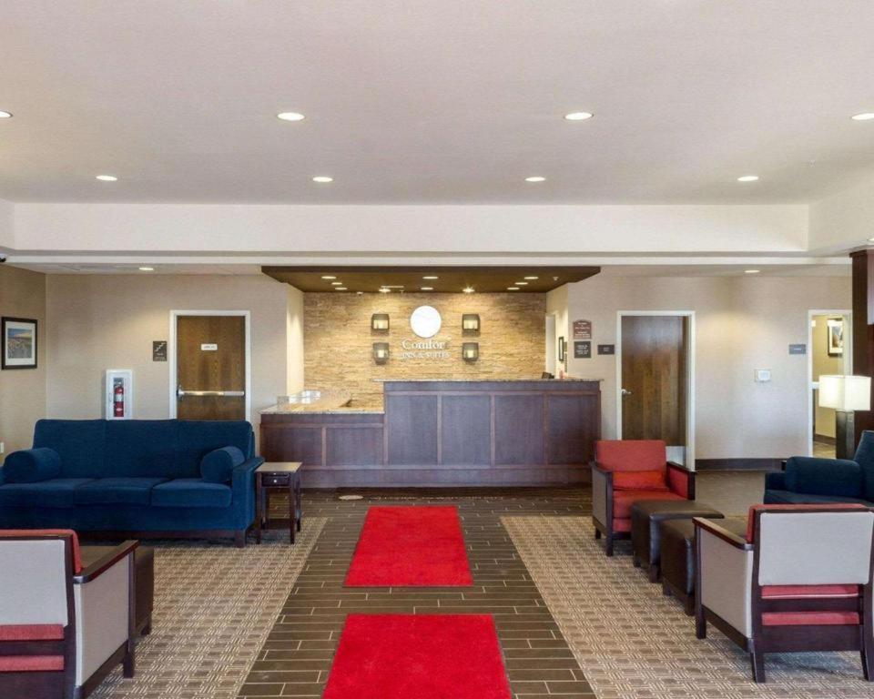 Comfort Inn & Suites Watford City Exterior photo