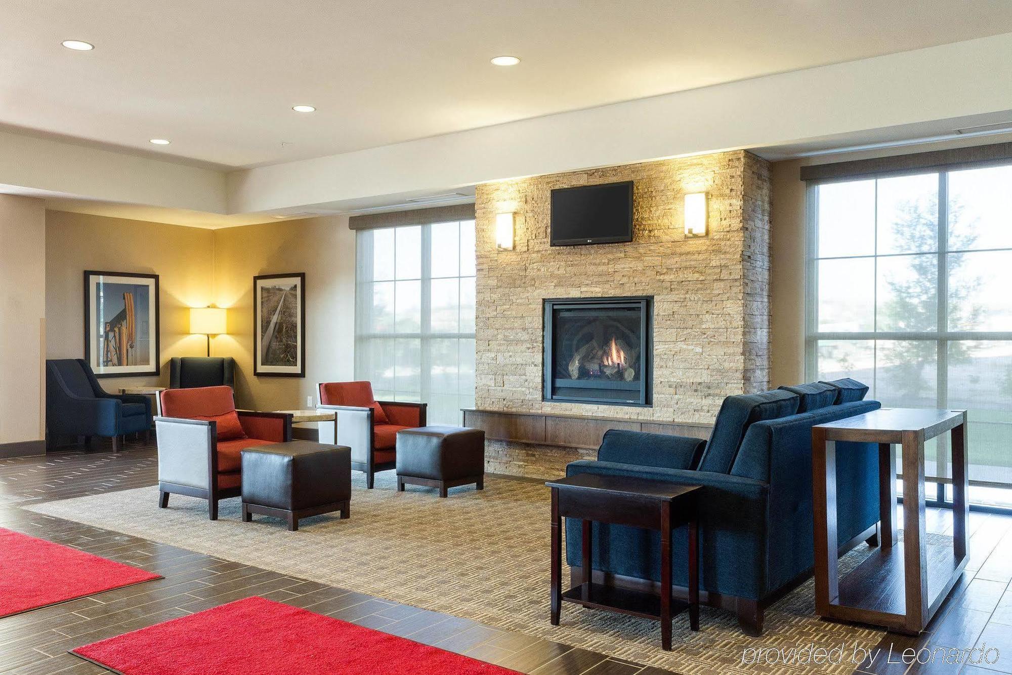 Comfort Inn & Suites Watford City Exterior photo