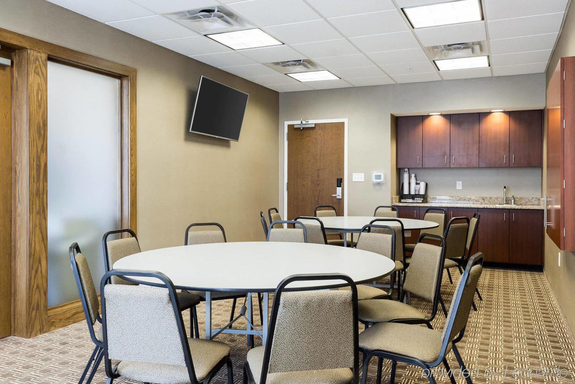 Comfort Inn & Suites Watford City Exterior photo