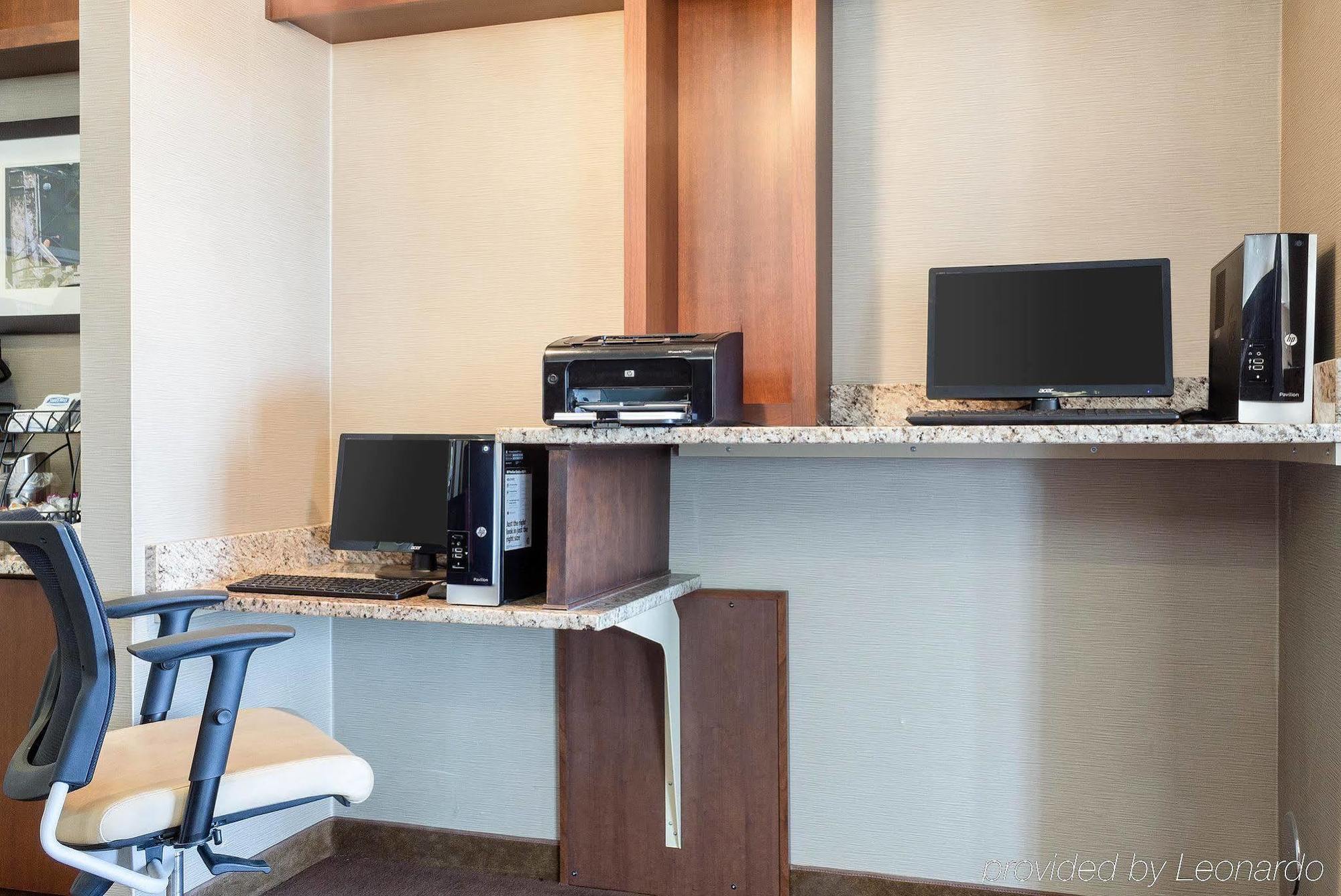 Comfort Inn & Suites Watford City Exterior photo